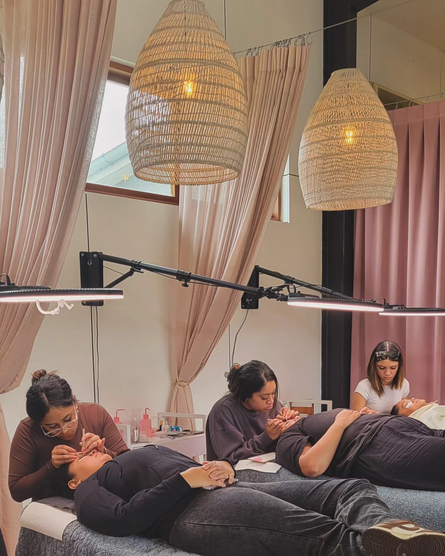 Intro to Lash Artistry - (DEPOSIT $50)